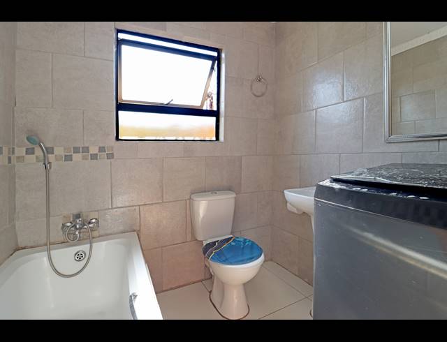4 BEDROOM HOUSE FOR SALE IN COSMO CITY